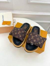Picture of Louis Vuitton Slippers _SKULVcoloursz38-45ZX0117374